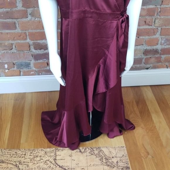 Trendy Plus Size Flounce Wrap Dress 1X - Picture 4 of 9